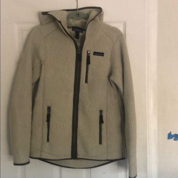 Patagonia Jackets & Blazers - Patagonia women’s retro pile hooded jacket